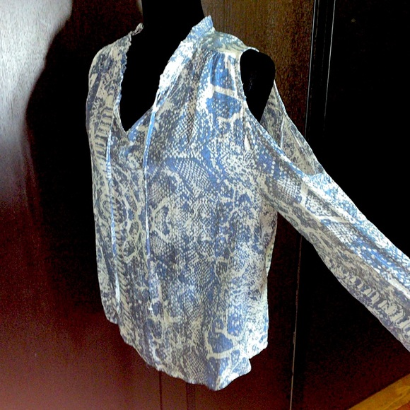 Cooper & Ella cold shoulder long sleeve boho blouse (L) - Picture 3 of 11